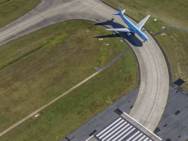 DC8_BrisbaneAirport_Aerial_02